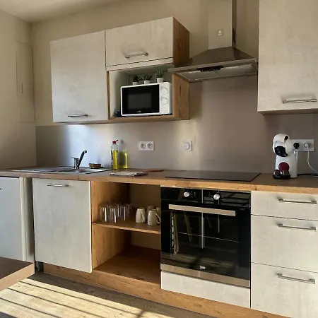 Le Premier Pas, Départ Du Saint Jacques Apartamento